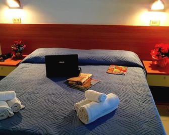 Hotel Paloma Beach Front Chiringuitos Time - Rimini - Dormitor