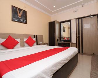 Central Hotel - Lucknow - Bedroom