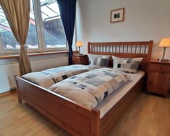 Beautiful apartment with stunning views and piano in the heart of East Friesland! - Grossefehn - Bedroom