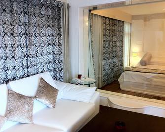 Hotel Holiday Resort - Puri - Bedroom