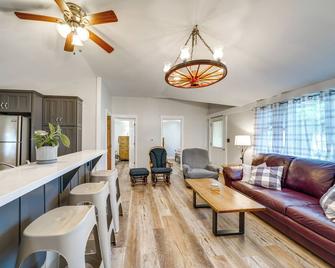 Walk to Beach and Lake Idyllic Escape in Edinboro! - Edinboro - Living room