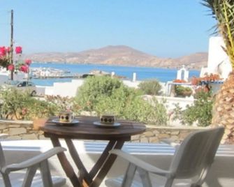 Despina's Mare - נאוסה - מרפסת