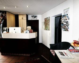 Atelier Hotel Essen-City - Essen - Front desk