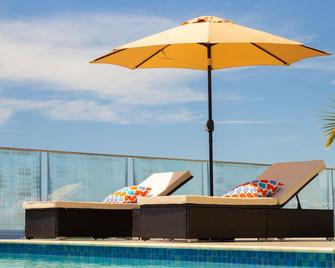 New Luxury Oceanview Villa! - Whitehouse - Piscina