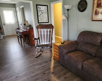 Dalton Farm-quiet, country setting w/ fishing pond - Crossville - Soggiorno