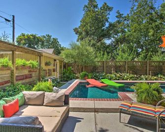 4 Mi to Dtwn! Fort Worth Cottage w/ Shared Pool - Fort Worth - Pool