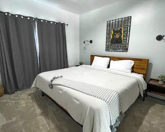 New! Mountain Modern Bungalow - Anaconda - Schlafzimmer