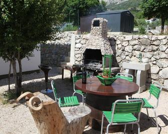 Apartments Bruno - Baška - Innenhof