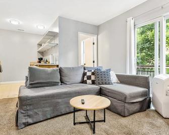 Large 5BR, Easy Walk to Downtown A2 - Ann Arbor - Salon