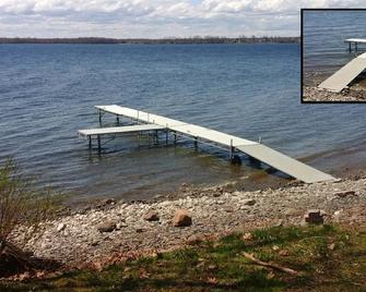Lakefront vacation rental - Champlain - Beach