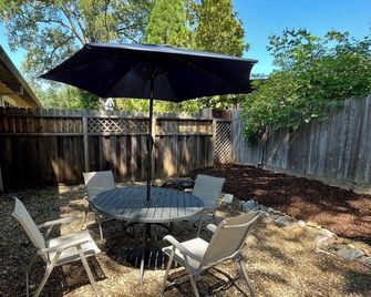 Prime Location, Downtown Murphys - Murphys - Patio