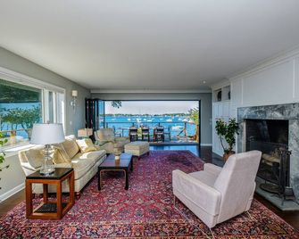 Exclusive Family Friendly Waterfront Property With Two Private Sandy Beaches - Groton - Living room