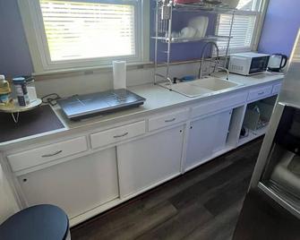 Urban Oasis - Glastonbury - Kitchen