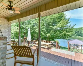 Hideaway Haven - Hot Tub, Firepit & Private Dock - Roxboro - Balkon