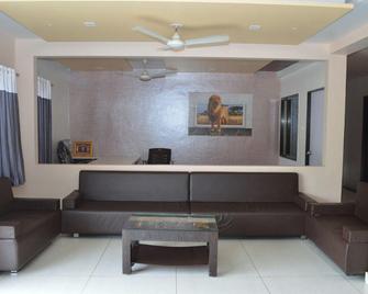 Hotel Vrajbhoomi - Verāval - Lobby