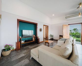 Million dollar Sunset Views and centrally located in Manuel Antonio - Quepos - Wohnzimmer