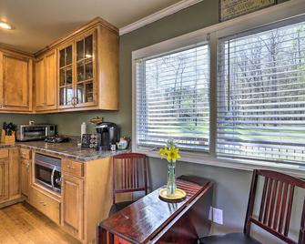 Cozy Creekside Cabin w/ Grill: Fish & Explore! - Thomaston
