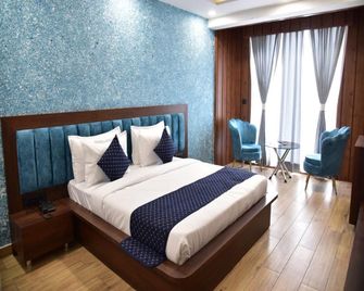 Hotel Lucky Inn - Panchkula - Schlafzimmer