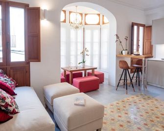Es Palauet Brandnew one suite apartment in Ibiza center - Ibiza - Sala de estar