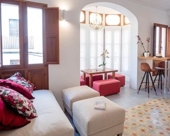 Es Palauet Brandnew one suite apartment in Ibiza center - Ibiza by - Stue