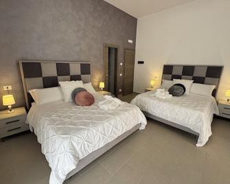 Emerella Luxury Suites-Siderno Lungomare - Siderno - Bedroom