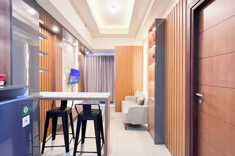 Modern Designed 2BR at Vida View Makassar Apartment By Travelio - Makassar - Dining room