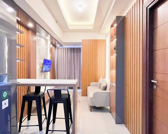 Modern Designed 2BR at Vida View Makassar Apartment By Travelio - Makasar - Jadalnia