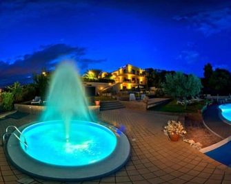 Hotel Le Cave - Sirolo - Zwembad