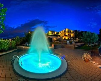 Hotel Le Cave - Sirolo - Zwembad