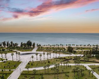 The Grandeur Hotel - Batum - Vista del exterior