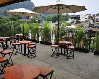 أرتيسانوس 11 باي روتاموندوس - تيبوزتلان - شرفة مرصوفة