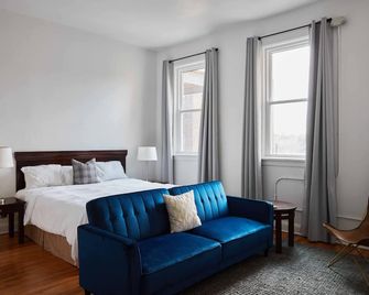 Walkable to Huntington Center, Fifth-Third Field and the Convention Center! - Toledo - Bedroom