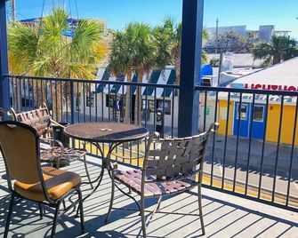Sea And Breeze Hotel And Condo - Tybee Island - Parveke