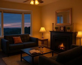 Hot TubGames RoomWalk-in Sauna7 BM15 minutes from Waterton Park - Mountain View - Sala de estar