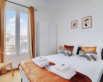 Cozy Apartment 2Bdr-4P - in the Heart of Suresnes - Suresnes - Bedroom