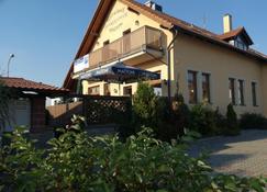 Restaurace - penzion Bavorsky dvur - Pardubice - Gebouw