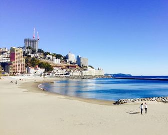 Artbar & Guesthouse Ennova - Hostel - Atami - Praia