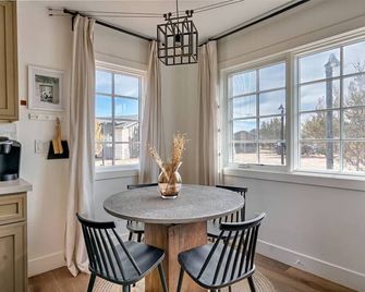 Inn History Grand Canyon Cabin 1 - Williams - Dining room