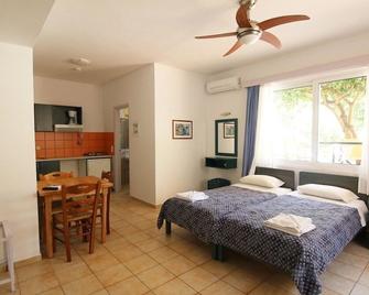 Evropi Hotel - Platanias - Makuuhuone