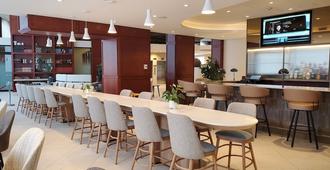 Holiday Inn & Suites Montreal Airport - Dorval - Bar