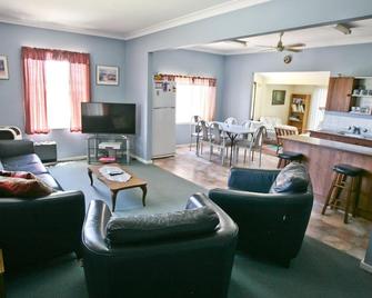 Fishermans Cabin - Ample boat parking, just a fishing shack - Bermagui - Soggiorno
