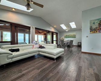 Home away on Lake Ontario - Youngstown - Living room