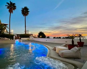 Borgo Romantica - Resort & Spa - Serrara Fontana - Piscina