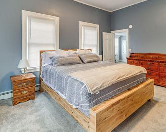 1 Block to Downtown Adrian: Spacious Home! - Adrian - Bedroom