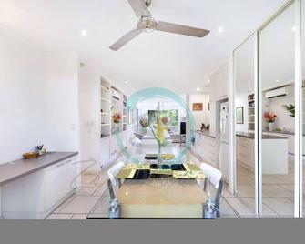 Zen Treetops - Boutique 2-Br Apt W/ Private Pool - Fannie Bay - Dining room