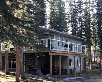 Country living in town limits - Hinton - Building