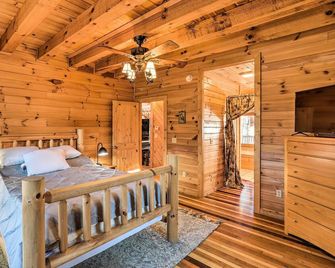 Bryson City Cabin w/ Private Hot Tub & Game Room - Bryson City - Bedroom