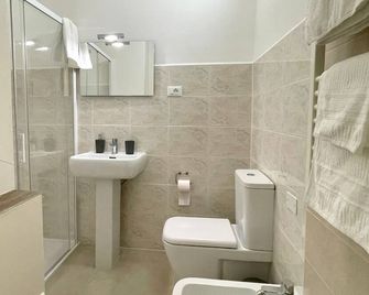 Rosy Suite Bed and Breakfast - Serravalle Scrivia - Salle de bain