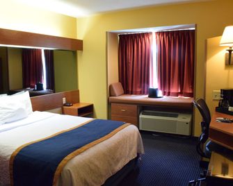 Inn At The Finger Lakes - Auburn - Schlafzimmer