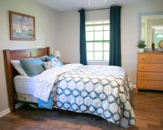 Adorable 2 bed, 2 bath guest house, pet friendly - Palm Bay - Bedroom